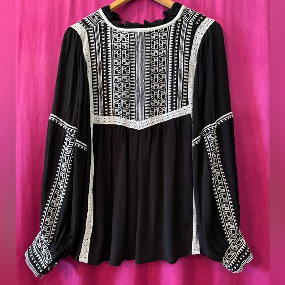 Anthropologie Bl^ink London Black and White Embroidered Women's Top size S - Picture 3 of 9